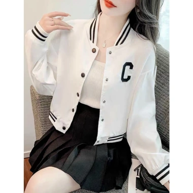 Áo khoác bomber dù nữ croptop logo thêu cực yêu - giảm giá 99k (giá gốc 118.800₫)