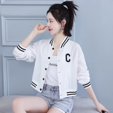 Áo khoác bomber dù nữ croptop logo thêu cực yêu - giảm giá 99k (giá gốc 118.800₫)