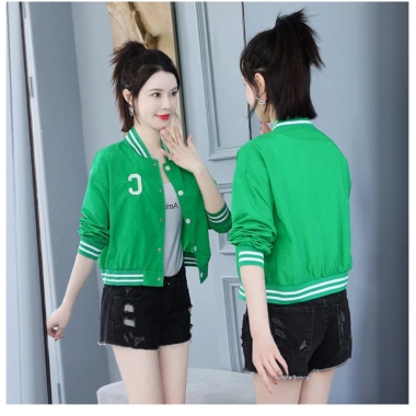 Áo khoác bomber dù nữ croptop logo thêu cực yêu - giảm giá 99k (giá gốc 118.800₫)