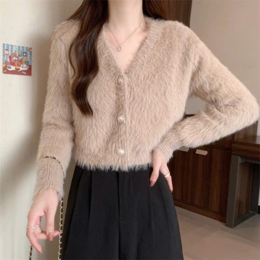 Áo khoác cardigan ngắn dài tay QCCC RUBY, len lông thỏ mịn, cổ V, màu trắng và đen, giá chỉ 243k