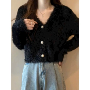 Áo khoác cardigan ngắn dài tay QCCC RUBY, len lông thỏ mịn, cổ V, màu trắng và đen, giá chỉ 243k