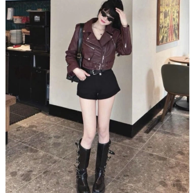 Áo khoác da croptop vest cổ, kèm đai 2 màu đỏ-đen – HV, giảm giá còn 289.998₫ 3 Áo khoác da croptop vest cổ, kèm đai 2 màu đỏ-đen – HV, giảm giá còn 289.998₫ 3