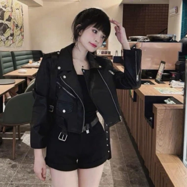 Áo khoác da croptop vest cổ, kèm đai 2 màu đỏ-đen – HV, giảm giá còn 289.998₫