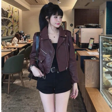 Áo khoác da croptop vest cổ, kèm đai 2 màu đỏ-đen – HV, giảm giá còn 289.998₫ 10 Áo khoác da croptop vest cổ, kèm đai 2 màu đỏ-đen – HV, giảm giá còn 289.998₫ 10