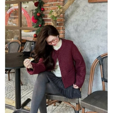 Áo khoác dạ Tweed bông xù cúc bọc vải túi ngang SURAN TWEED đỏ burgundy tết Noel