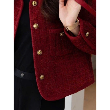 Áo khoác da tweed đỏ cổ tròn khuy đồng - phong cách thanh lịch, giảm giá 254.293₫ 8 Áo khoác da tweed đỏ cổ tròn khuy đồng - phong cách thanh lịch, giảm giá 254.293₫ 8
