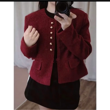 Áo khoác dạ tweed nữ đỏ lông xù, dáng ngắn tiểu thư, túi nắp, mùa đông - 239k 6 Áo khoác dạ tweed nữ đỏ lông xù, dáng ngắn tiểu thư, túi nắp, mùa đông - 239k 6