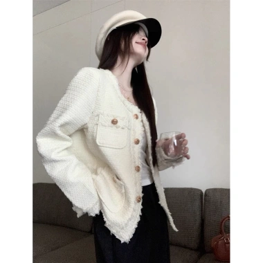 Áo khoác dạ tweed viền tua rua thanh lịch - Giá chỉ 239k, giảm so với 286.8k 7 Áo khoác dạ tweed viền tua rua thanh lịch - Giá chỉ 239k, giảm so với 286.8k 7