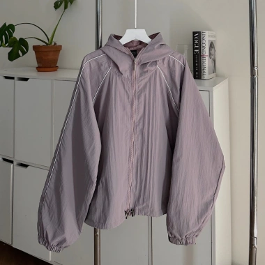 Áo khoác dù nữ form rộng có nón Jemcloset, vải xốp mịn, túi trong, chỉ 101.100₫ 4 Áo khoác dù nữ form rộng có nón Jemcloset, vải xốp mịn, túi trong, chỉ 101.100₫ 4