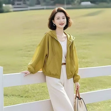 Áo khoác gió nữ siêu nhẹ đỏ, chống nắng gió nước, thời trang size M-3XL 150k 2 Áo khoác gió nữ siêu nhẹ đỏ, chống nắng gió nước, thời trang size M-3XL 150k 2