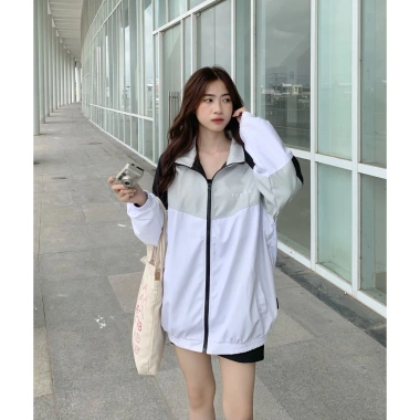 Áo Khoác Gió Teelap Forem Unisex 2 Lớp Dày Dăn In Hình Ngực - Siêu Đẹp 278k