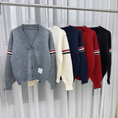 Áo khoác len cadigan sọc tay cổ tim tag gấu, len ép dày dặn, free size - Giá chỉ 259.000₫