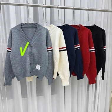 Áo khoác len cadigan sọc tay cổ tim tag gấu, len ép dày dặn, free size - Giá chỉ 259.000₫