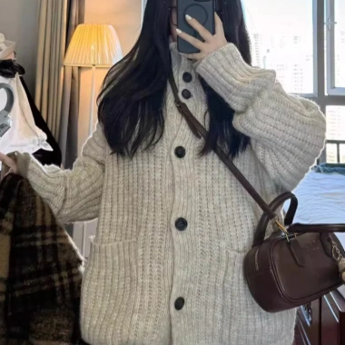 Áo khoác len cardigan cổ cao dệt kim mùa đông rộng hottrend Tết 2.026 giá 343k