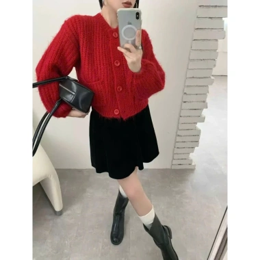 Áo khoác len nữ CARDIGAN 2 túi tay phồng dài, mẫu mới hot, cổ tròn, thời trang Hàn Quốc LAROSA – giá chỉ 199.000₫ 7 Áo khoác len nữ CARDIGAN 2 túi tay phồng dài, mẫu mới hot, cổ tròn, thời trang Hàn Quốc LAROSA – giá chỉ 199.000₫ 7