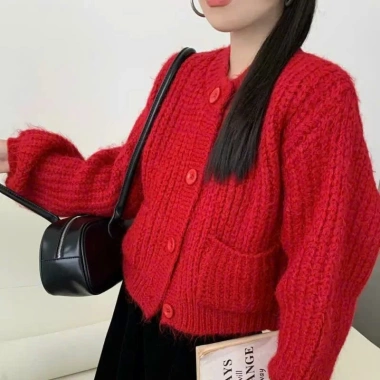 Áo khoác len nữ CARDIGAN 2 túi tay phồng dài, mẫu mới hot, cổ tròn, thời trang Hàn Quốc LAROSA – giá chỉ 199.000₫ 10 Áo khoác len nữ CARDIGAN 2 túi tay phồng dài, mẫu mới hot, cổ tròn, thời trang Hàn Quốc LAROSA – giá chỉ 199.000₫ 10