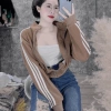 Áo khoác nỉ ngoài crop top sọc tay Genzz hot trend sành điệu, che mưa che nắng Lana Fashion 139k 3