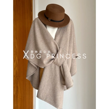 Áo khoác retro cao cấp + khăn choàng chữ thập đục lỗ cho phụ nữ thu đông Giá ưu đãi 323k 3 Áo khoác retro cao cấp + khăn choàng chữ thập đục lỗ cho phụ nữ thu đông Giá ưu đãi 323k 3