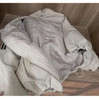 Áo khoác thể thao trần trám dày dặn, có dây rút, thời trang - giảm giá 118.999₫ 7 Áo khoác thể thao trần trám dày dặn, có dây rút, thời trang - giảm giá 118.999₫ 7