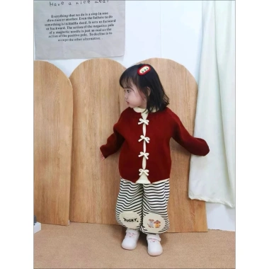 Áo Len Bé Gái Khuy Nơ Đỏ – Cardigan Tết 2.026 Hàn Quốc, Giá 249.000đ