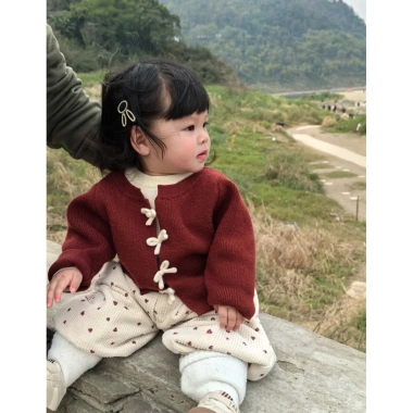 Áo Len Bé Gái Khuy Nơ Đỏ – Cardigan Tết 2.026 Hàn Quốc, Giá 249.000đ