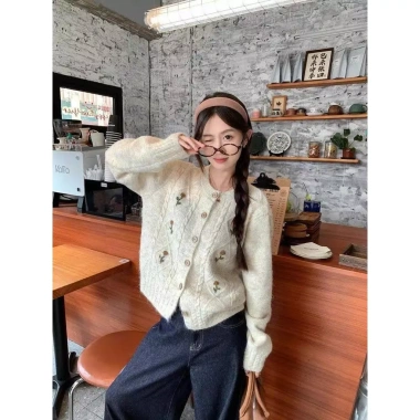 Áo len cardigan dài tay họa tiết hoa độc đáo, chất liệu mềm mịn – Giao trước Tết, chỉ 209k 8