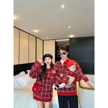 Áo Len Gia Đình Đỏ Thu Đông 2.025 - Phong Cách Hiện Đại, Giá Ưu Đãi 378.121₫ 6 Áo Len Gia Đình Đỏ Thu Đông 2.025 - Phong Cách Hiện Đại, Giá Ưu Đãi 378.121₫ 6