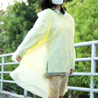 Áo Mưa 1 Lần Nylon, Nón Trùm Đầu Nhỏ Gọn, Bỏ Túi Tiện Lợi Phượt Đường 2 Áo Mưa 1 Lần Nylon, Nón Trùm Đầu Nhỏ Gọn, Bỏ Túi Tiện Lợi Phượt Đường 2