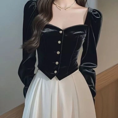 Áo Nhung Đỏ Retro Nữ Cổ Vuông - Phong Cách Tết Nguyên Đán và Giáng Sinh, Giá 218.021₫ 2 Áo Nhung Đỏ Retro Nữ Cổ Vuông - Phong Cách Tết Nguyên Đán và Giáng Sinh, Giá 218.021₫ 2