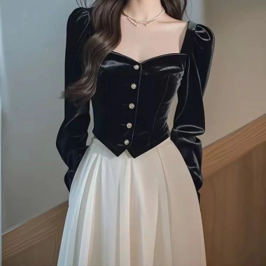 Áo Nhung Đỏ Retro Nữ Cổ Vuông - Phong Cách Tết Nguyên Đán và Giáng Sinh, Giá 218.021₫ 5 Áo Nhung Đỏ Retro Nữ Cổ Vuông - Phong Cách Tết Nguyên Đán và Giáng Sinh, Giá 218.021₫ 5
