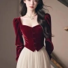 Áo Nhung Đỏ Retro Nữ Cổ Vuông - Phong Cách Tết Nguyên Đán và Giáng Sinh, Giá 218.021₫ 7