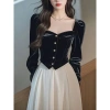 Áo Nhung Đỏ Retro Nữ Cổ Vuông - Phong Cách Tết Nguyên Đán và Giáng Sinh, Giá 218.021₫ 9