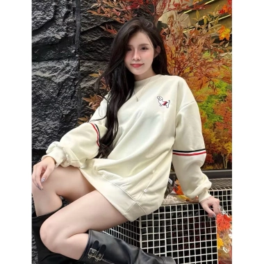 Áo sweater đỏ Noel Tết nỉ 2 da, thêu cún dễ thương, viền tay mềm mại không xù lông, giá chỉ 138.600 VND 4 Áo sweater đỏ Noel Tết nỉ 2 da, thêu cún dễ thương, viền tay mềm mại không xù lông, giá chỉ 138.600 VND 4