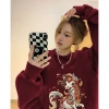 Áo sweater nữ đỏ mận unisex thu đông form rộng Năm Ngựa in hình áo tết fashion FOCUS 199k