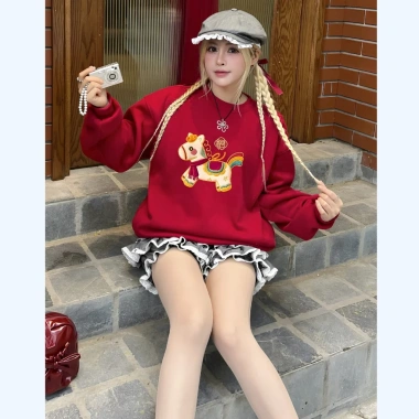 Áo Sweater Tết 2.026 Nỉ Bông Dày Ấm Áp In Hình Ngựa Đáng Yêu và Hộp Quà Tặng - Giá 225k 5 Áo Sweater Tết 2.026 Nỉ Bông Dày Ấm Áp In Hình Ngựa Đáng Yêu và Hộp Quà Tặng - Giá 225k 5