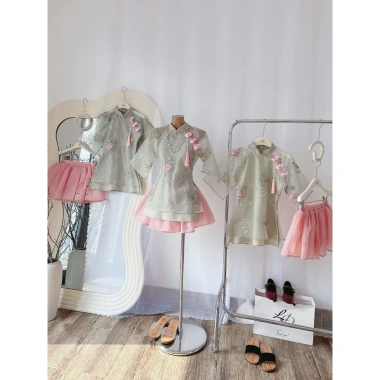 Áo thêu sen cá cổ nút tàu và váy tơ xếp ly xoè - Đầm Tết 44k ANNA T. BOUTIQUE 9