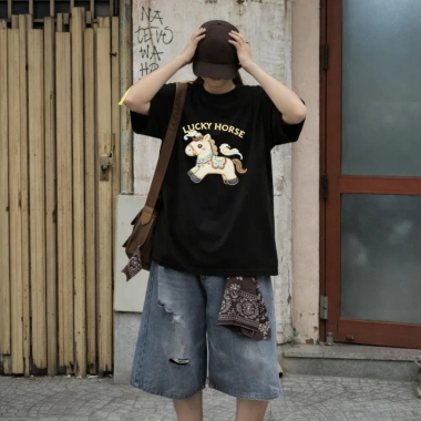 Áo thun unisex UX30-1.123 Tết 2.026 hình ngựa trắng Lucky Horse dáng oversized WETEE giá 205.000₫