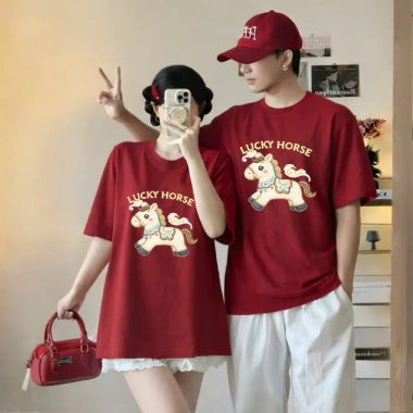 Áo thun unisex UX30-1.123 Tết 2.026 hình ngựa trắng Lucky Horse dáng oversized WETEE giá 205.000₫