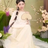 Áo yếm lụa màu be ánh vàng họa tiết hoa sen – Đồ Tết sang trọng, giá 228.000 VNĐ 3