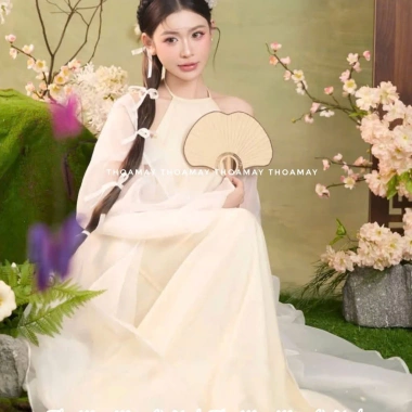 Áo yếm lụa màu be ánh vàng họa tiết hoa sen – Đồ Tết sang trọng, giá 228.000 VNĐ