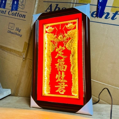 Bài Vị Ông Táo Dát Vàng Khung Gỗ Đen Nền Đỏ 37x23cm - 2 Loại Viền Giá Ưu Đãi 350k