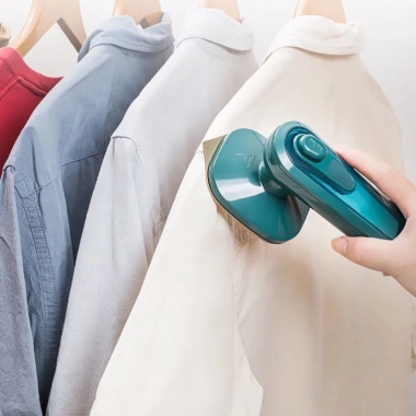 Bàn ủi mini PTLUXURY xách tay, độ ẩm xanh tiện lợi, giá ưu đãi 105k cho gia đình 5