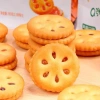 Bánh Quy Kẹp Mứt Trái Cây C-MART 85g Giòn Ngoài Mềm Trong Giá 22.000 - Dẻo Thơm 7