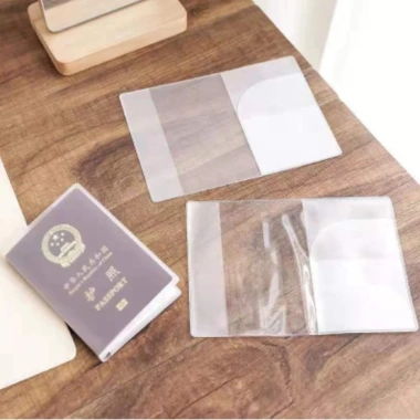 Bìa vỏ bọc bảo vệ hộ chiếu PVC trong suốt Clovershop68 - Siêu bền, giá 10.500 VND