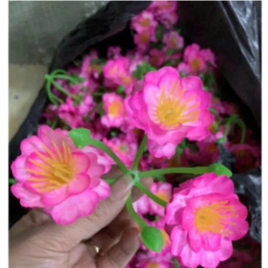 Bịch 40 hoa Đòa, mai giả đẹp, bông Tết, dây kẽm, lá cây - 15.582₫