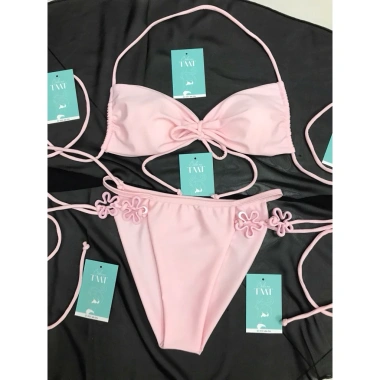 Bikini áo tắm hai mảnh ngang, quần kèm phụ kiện hoa chấm nổi - Giá 45.820₫