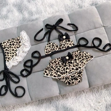 Bikini bé gái dây nơ màu đen kèm khăn - Giá giảm 109.000đ, siêu dễ thương