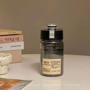 Bình nhựa ZADU Muji trong suốt 350ml 550ml 800ml – cao cấp, nắp chống tràn, quai silicone – 55.000 VND