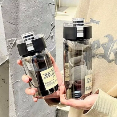 Bình nhựa ZADU Muji trong suốt 350ml 550ml 800ml – cao cấp, nắp chống tràn, quai silicone – 55.000 VND