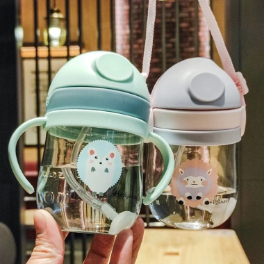 Bình tập uống nước 250ml ống hút silicon, van chống sặc, tay cầm, dễ mang theo, giá 55.000₫ 9 Bình tập uống nước 250ml ống hút silicon, van chống sặc, tay cầm, dễ mang theo, giá 55.000₫ 9